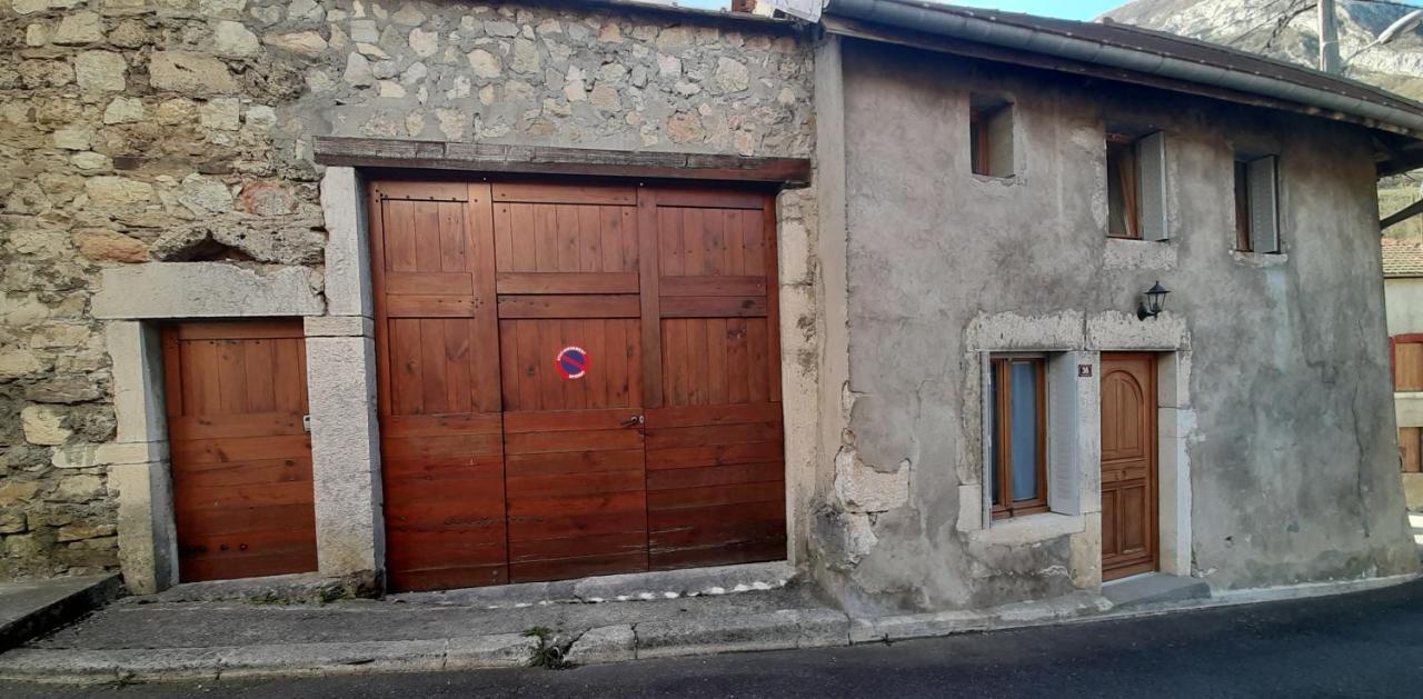 Petite Maison De Village Situee Entre Lacs, Cascades Et Montagnes Virieu-le-Grand المظهر الخارجي الصورة